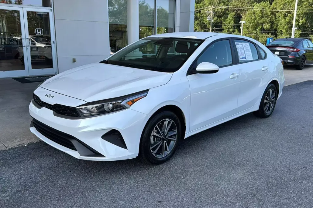 2024 Kia Forte LXS photo 1