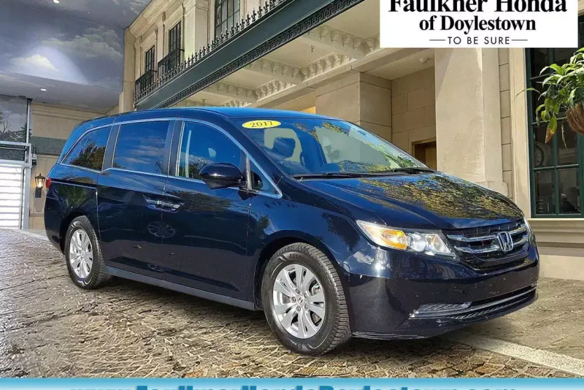 2017 Honda Odyssey SE photo 1