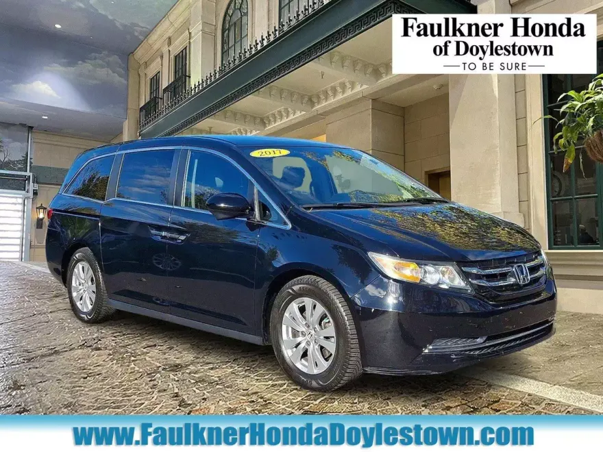 2017 Honda Odyssey SE photo 1