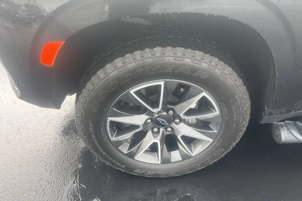 2021 Chevrolet Suburban Z71 photo 1