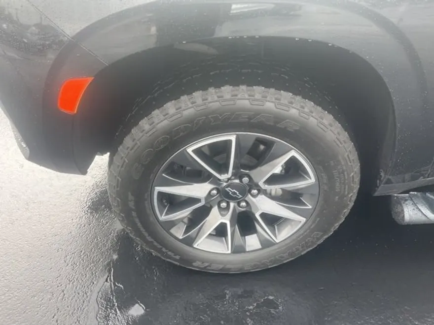 2021 Chevrolet Suburban Z71 photo 1