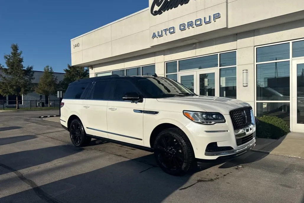 2023 Lincoln Navigator Black Label photo 1