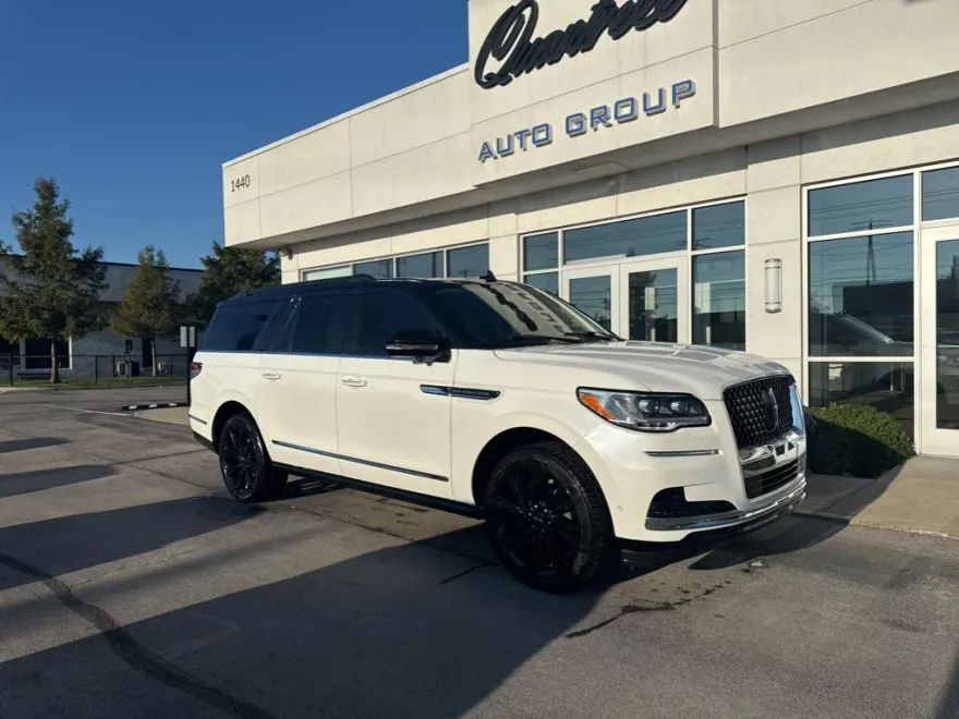 2023 Lincoln Navigator Black Label photo 1
