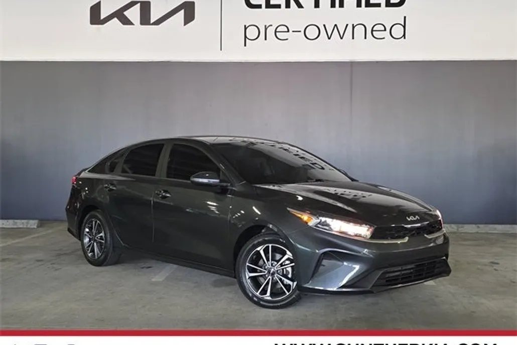 2024 Kia Forte LXS photo 1