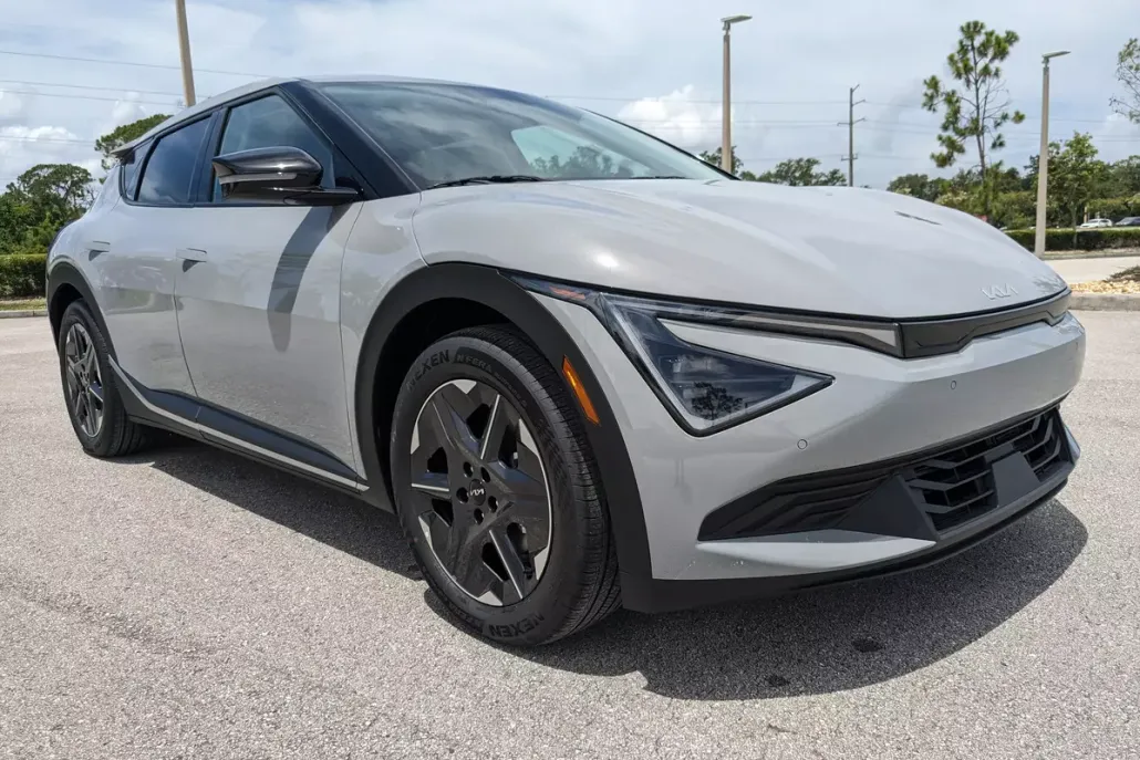 2025 Kia EV6 Light photo 1