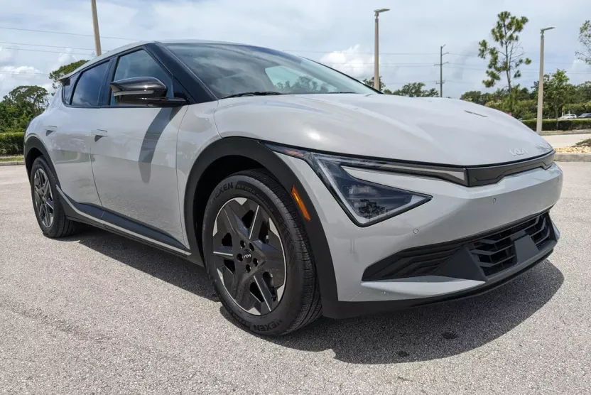 2025 Kia EV6 Light photo 1