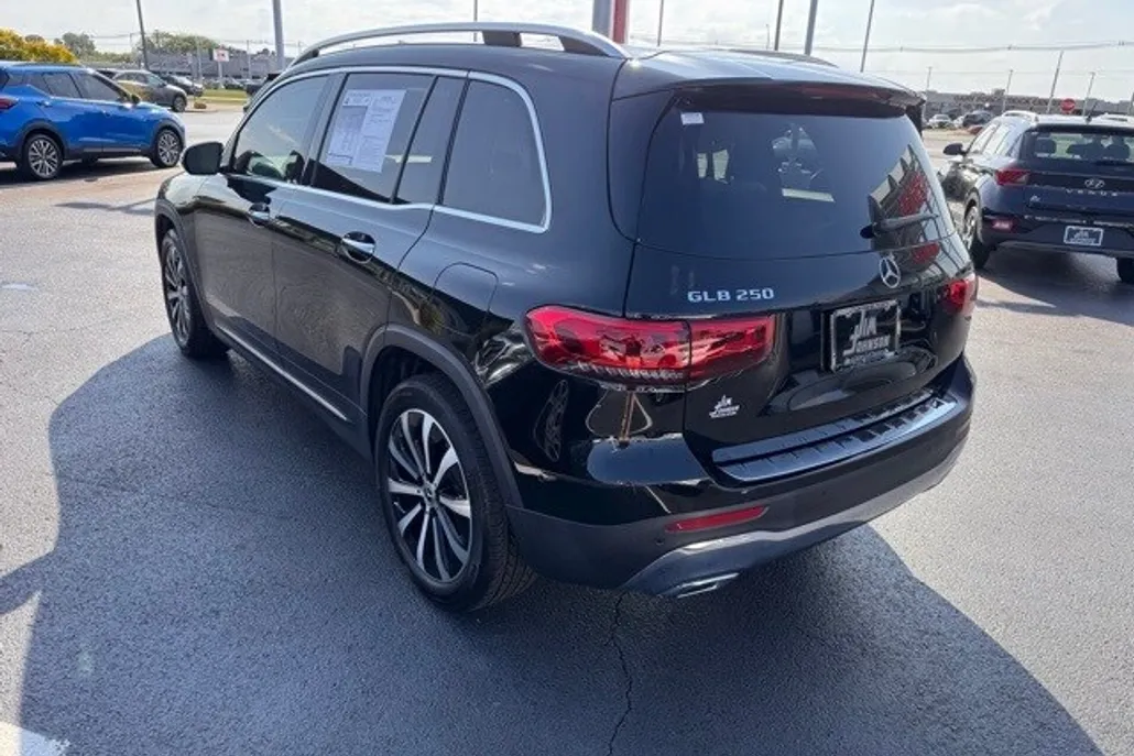 2023 Mercedes Benz GLB 250 photo 1