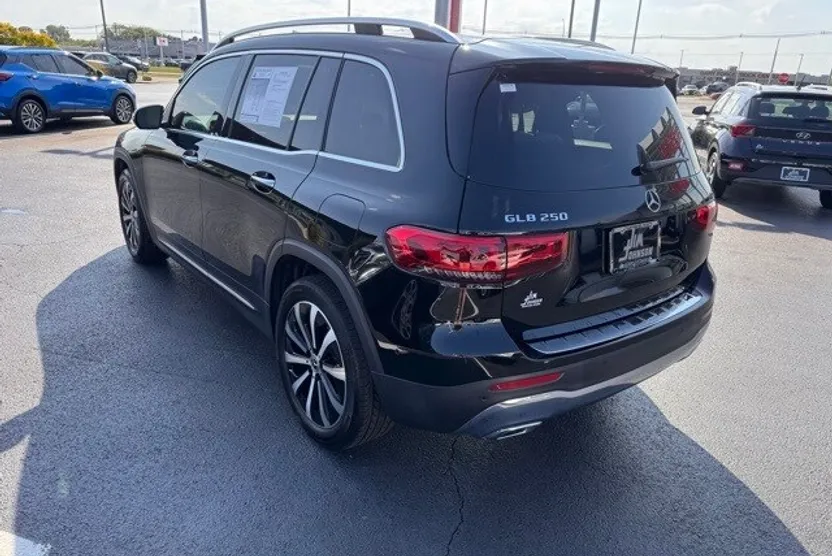 2023 Mercedes Benz GLB 250 photo 1