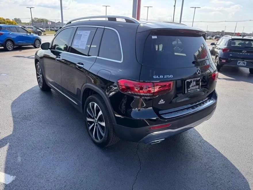 2023 Mercedes Benz GLB 250 photo 1