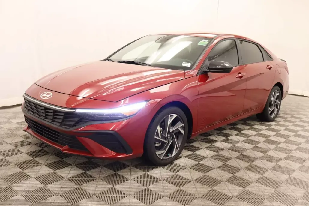 2025 Hyundai Elantra SEL Sport photo 1