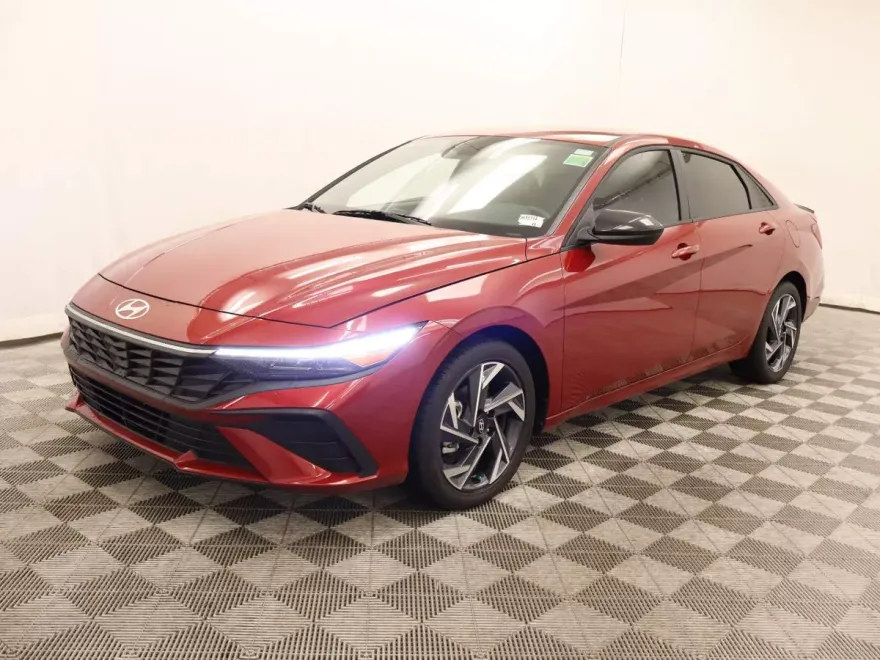 2025 Hyundai Elantra SEL Sport photo 1