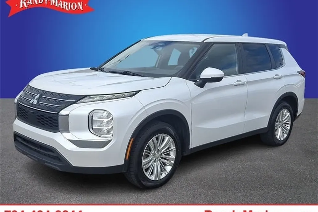 2022 Mitsubishi Outlander ES photo 1