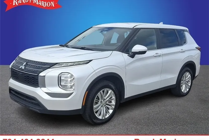 2022 Mitsubishi Outlander ES photo 1