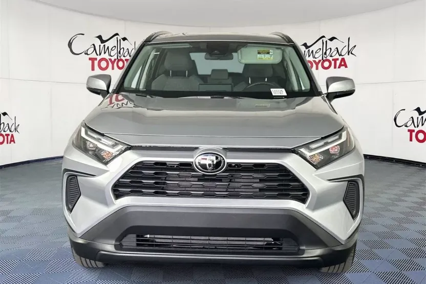 2025 Toyota RAV4 XLE photo 1