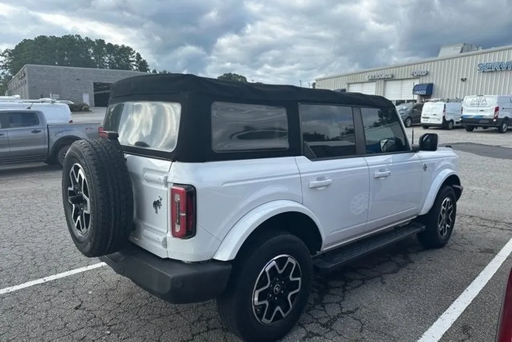 2022 Ford Bronco Outer Banks photo 1