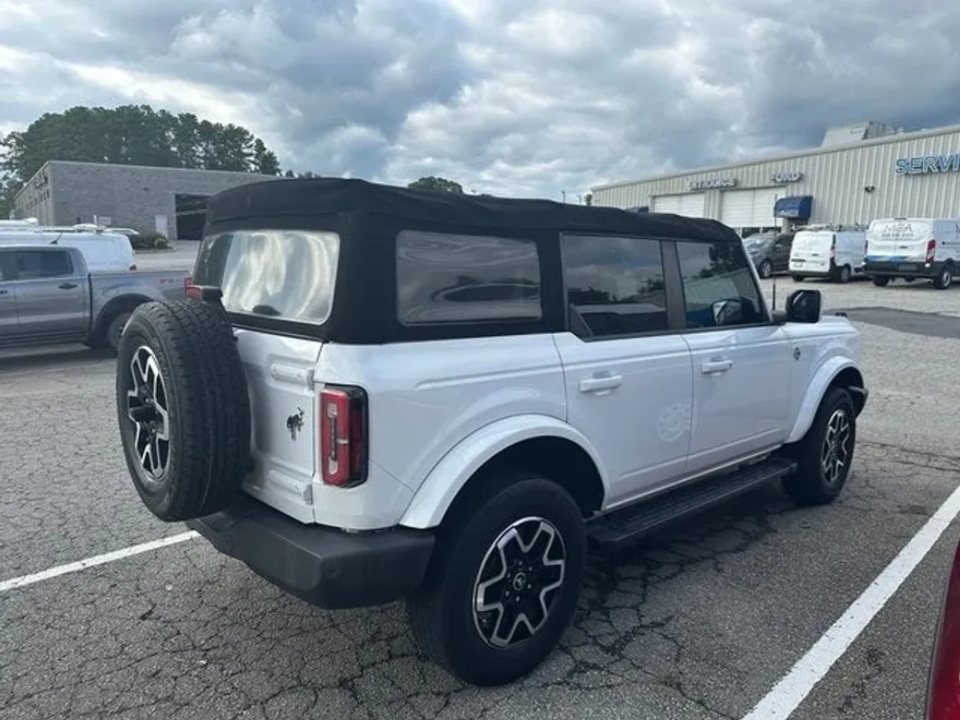 2022 Ford Bronco Outer Banks photo 1