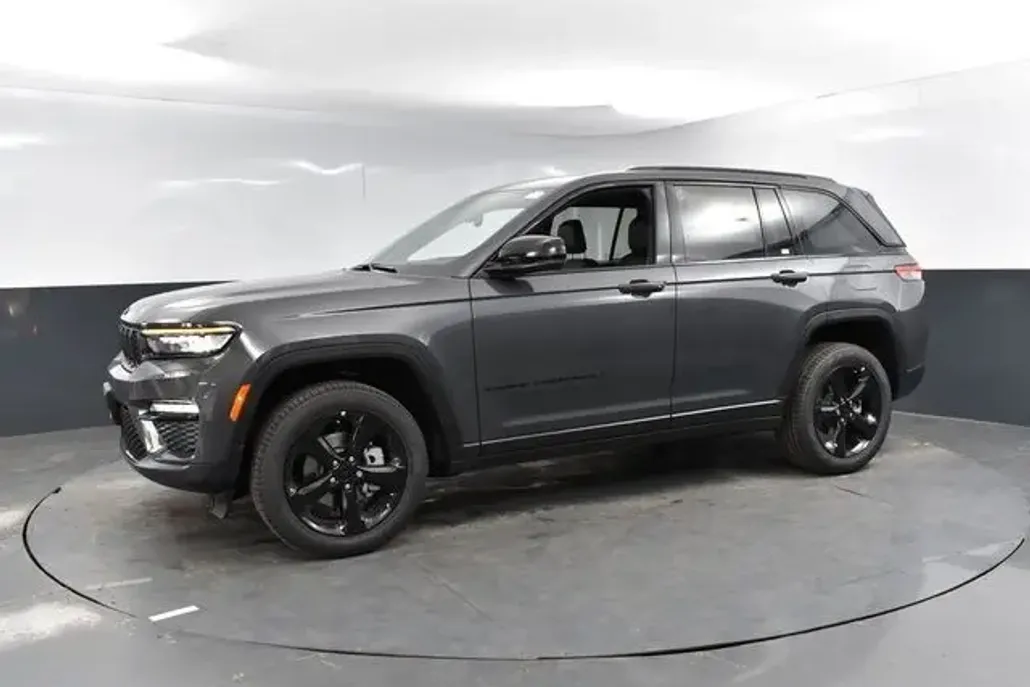 2025 Jeep Grand Cherokee Limited photo 1