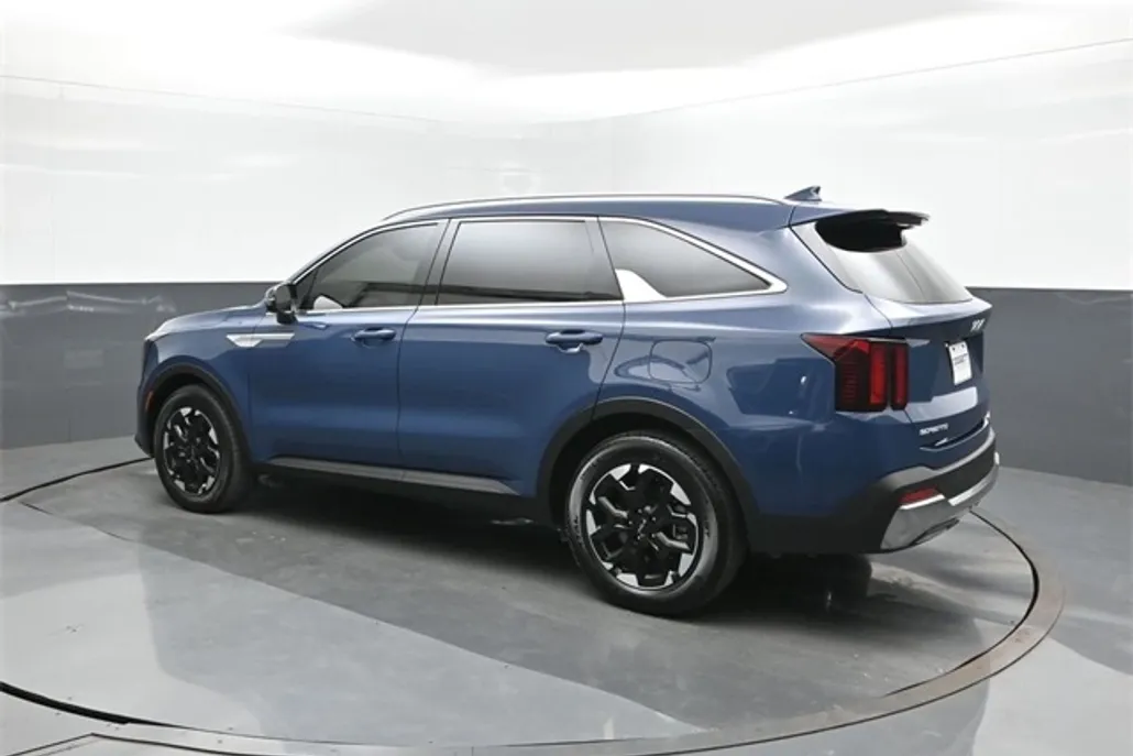 2025 Kia Sorento S photo 1