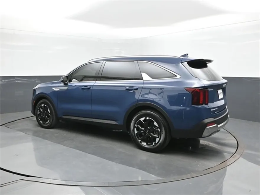 2025 Kia Sorento S photo 1