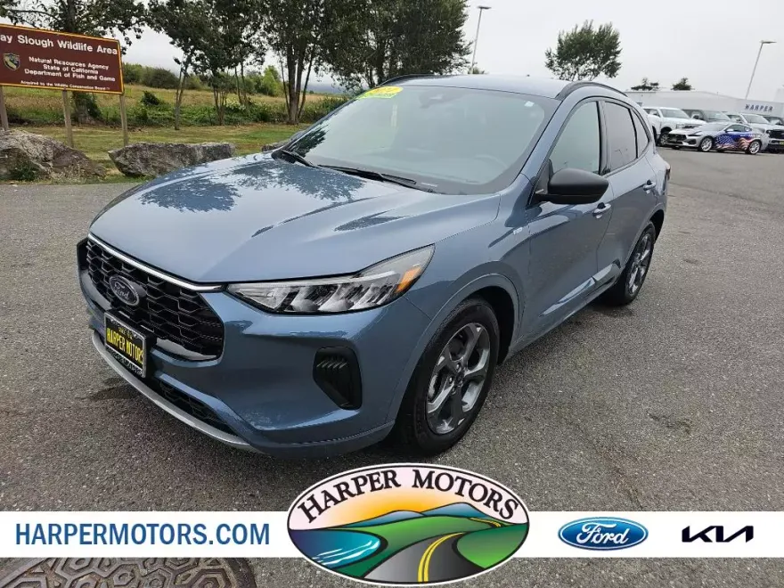 2024 Ford Escape ST-Line photo 1