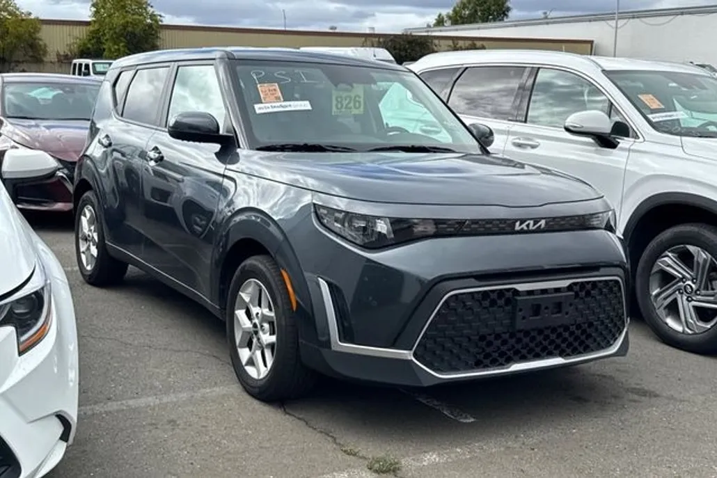 2024 Kia Soul LX S photo 1