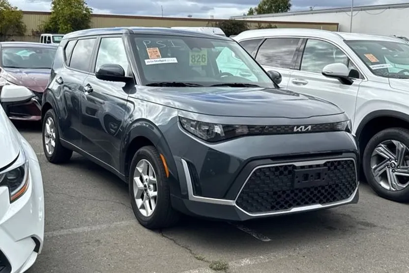 2024 Kia Soul LX S photo 1