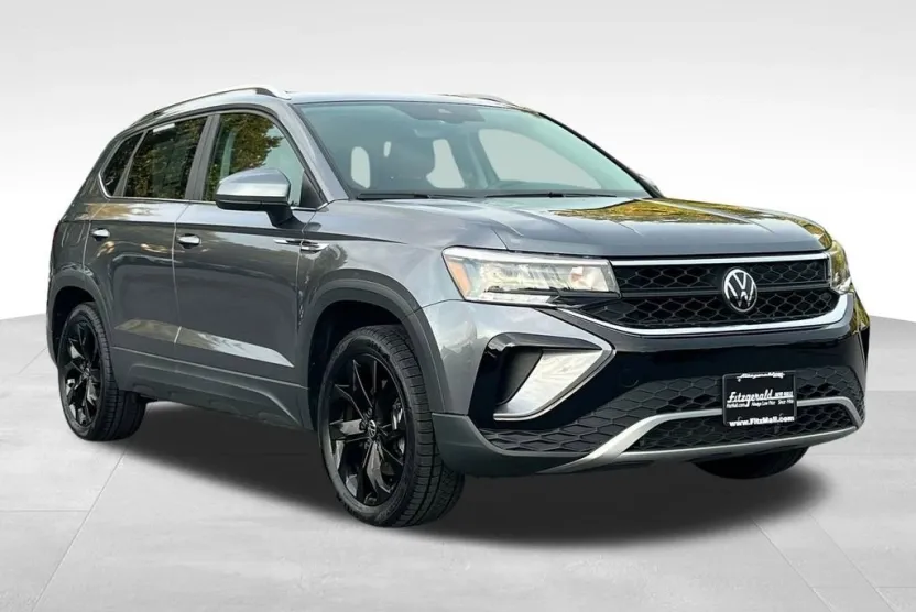 2023 Volkswagen Taos SE photo 1