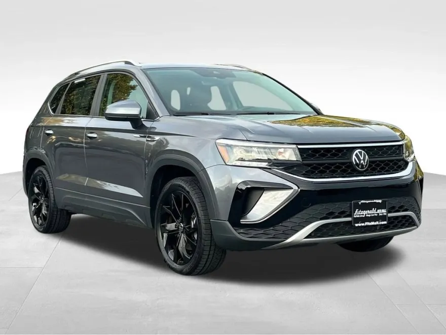 2023 Volkswagen Taos SE photo 1