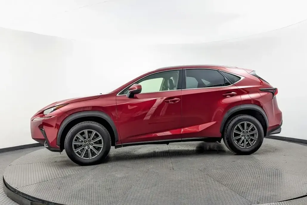 2018 Lexus NX 300 Luxury photo 1
