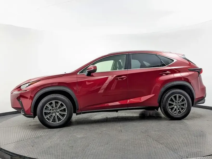 2018 Lexus NX 300 Luxury photo 1