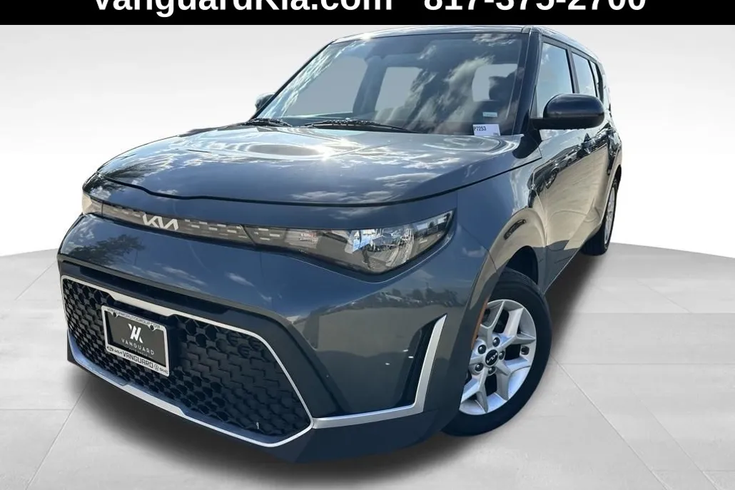 2023 Kia Soul LX photo 1