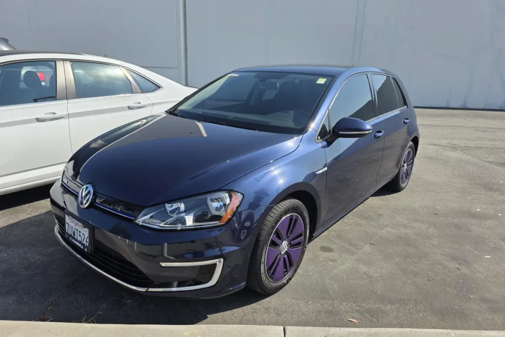2016 Volkswagen e-Golf SE photo 1