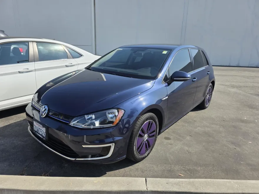 2016 Volkswagen e-Golf SE photo 1