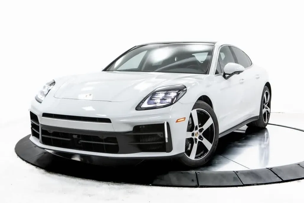 2025 Porsche Panamera 4 photo 1