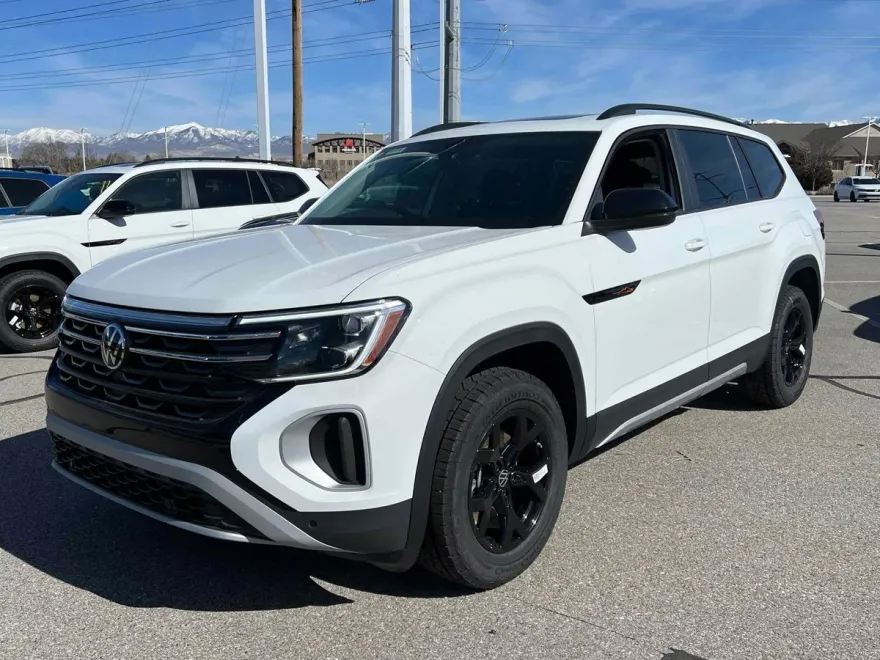 2025 Volkswagen Atlas Peak Edition photo 1