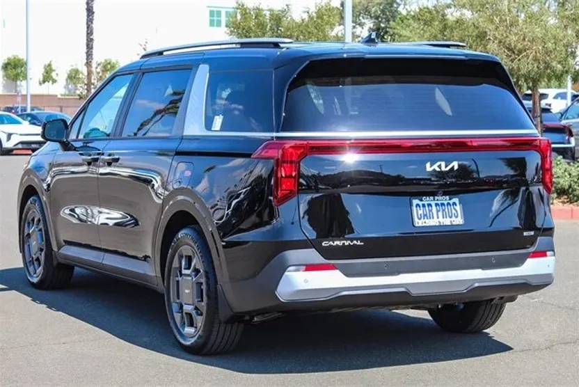 2026 Kia Carnival EX photo 1