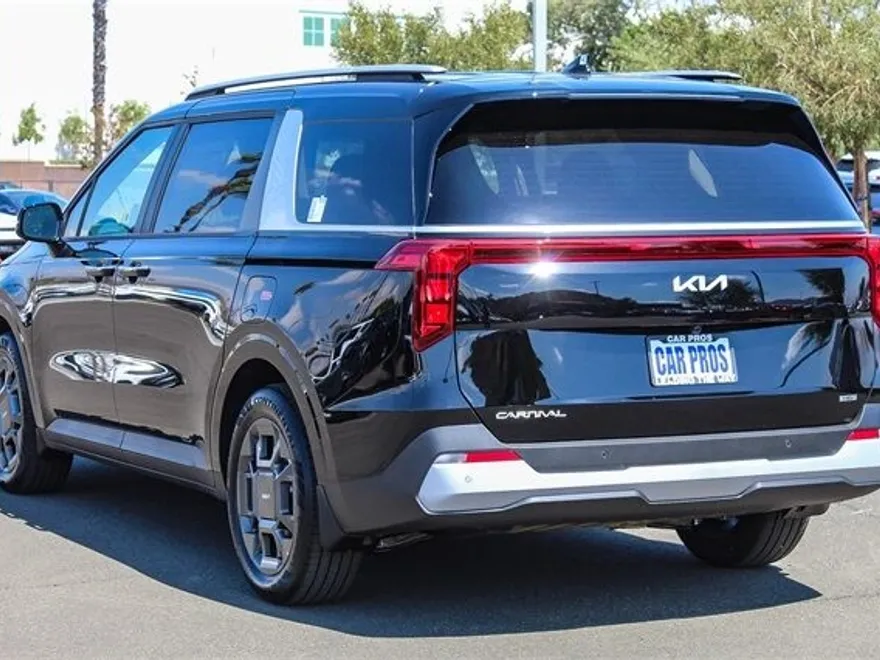 2026 Kia Carnival EX photo 1