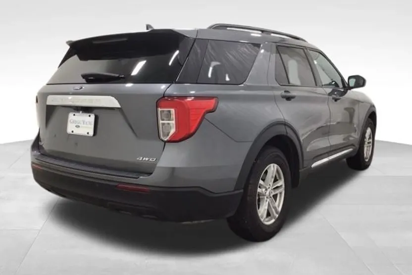 2022 Ford Explorer XLT photo 1