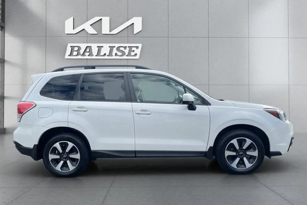 2017 Subaru Forester 2.5i Premium photo 1