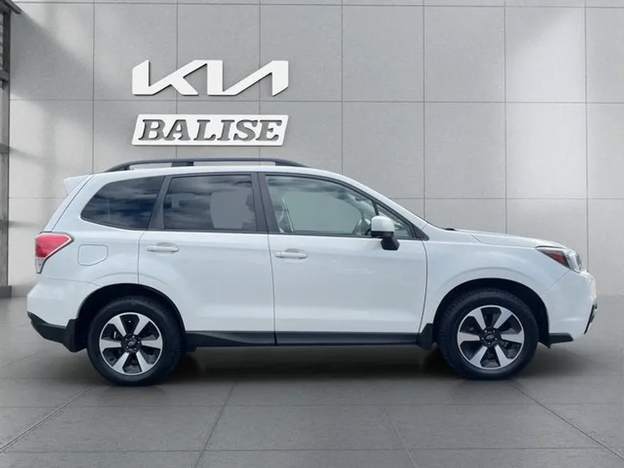 2017 Subaru Forester 2.5i Premium photo 1