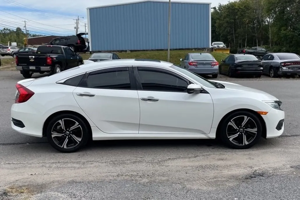 2018 Honda Civic Touring photo 1