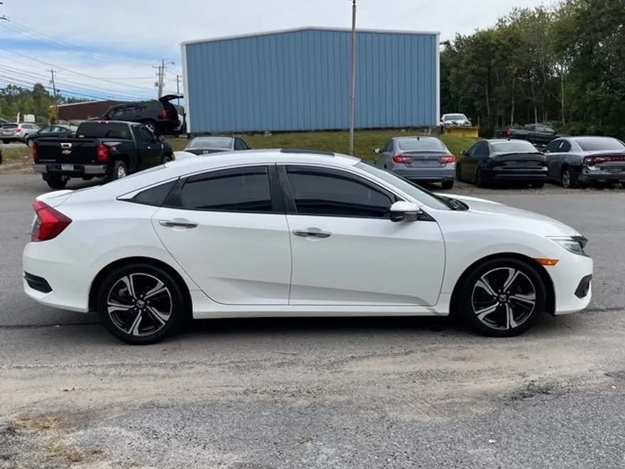 2018 Honda Civic Touring photo 1