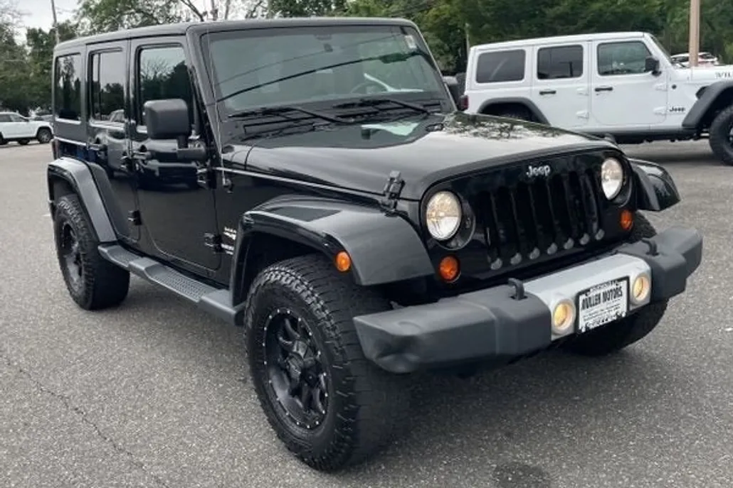 2012 Jeep Wrangler Unlimited Sahara photo 1