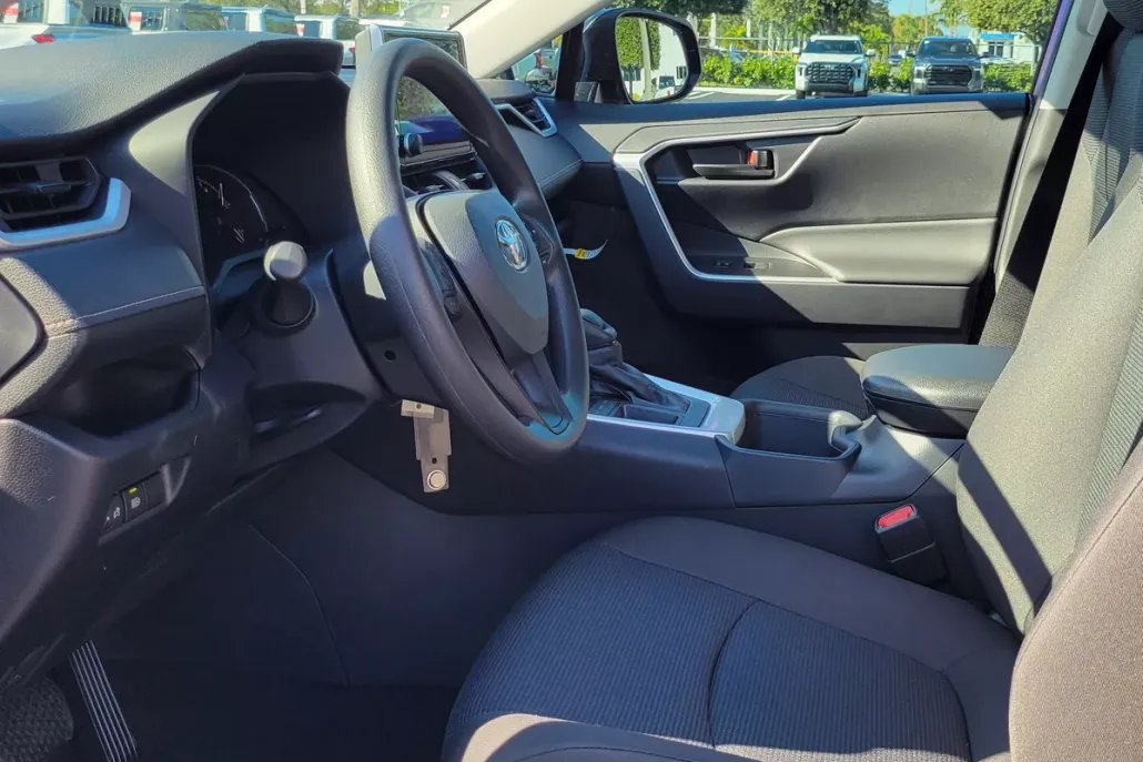 2025 Toyota RAV4 Hybrid LE photo 1