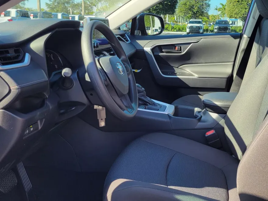 2025 Toyota RAV4 Hybrid LE photo 1