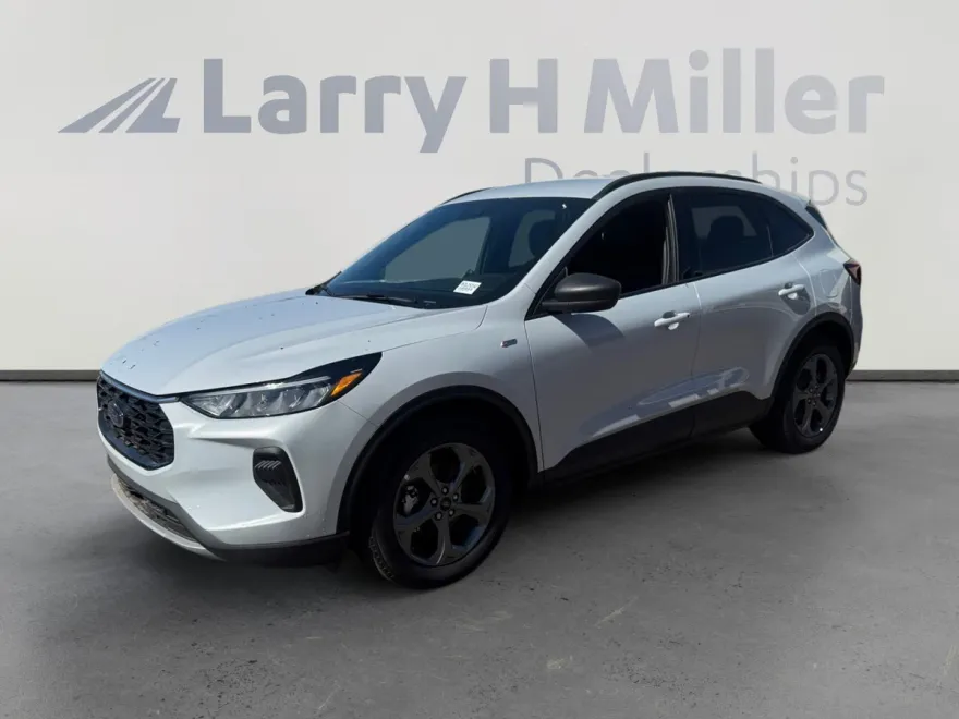 2025 Ford Escape ST-Line photo 1