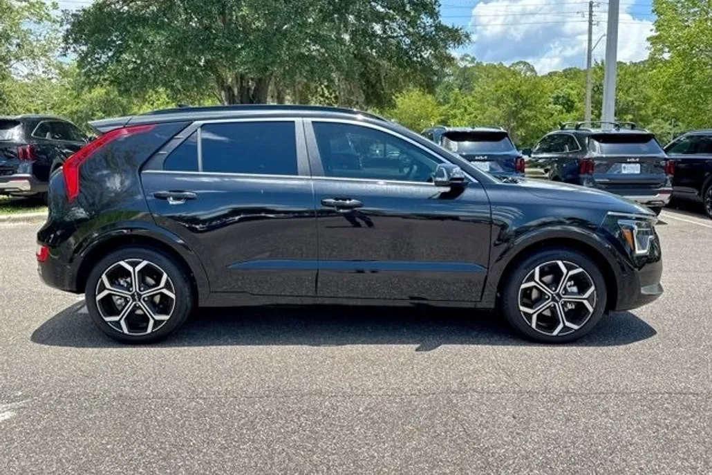 2025 Kia Niro EX Touring photo 1