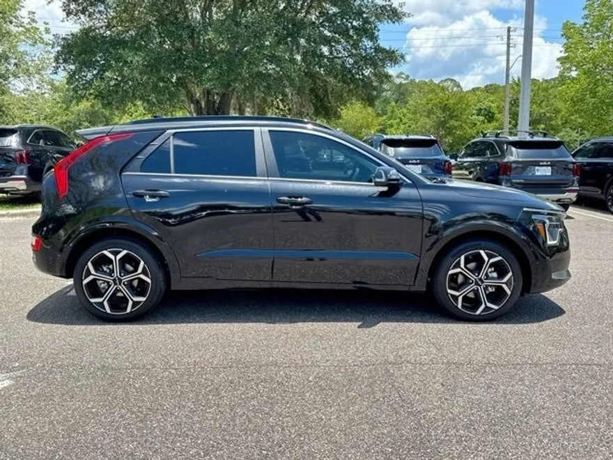 2025 Kia Niro EX Touring photo 1
