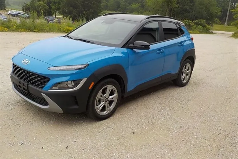 2022 Hyundai Kona SEL photo 1