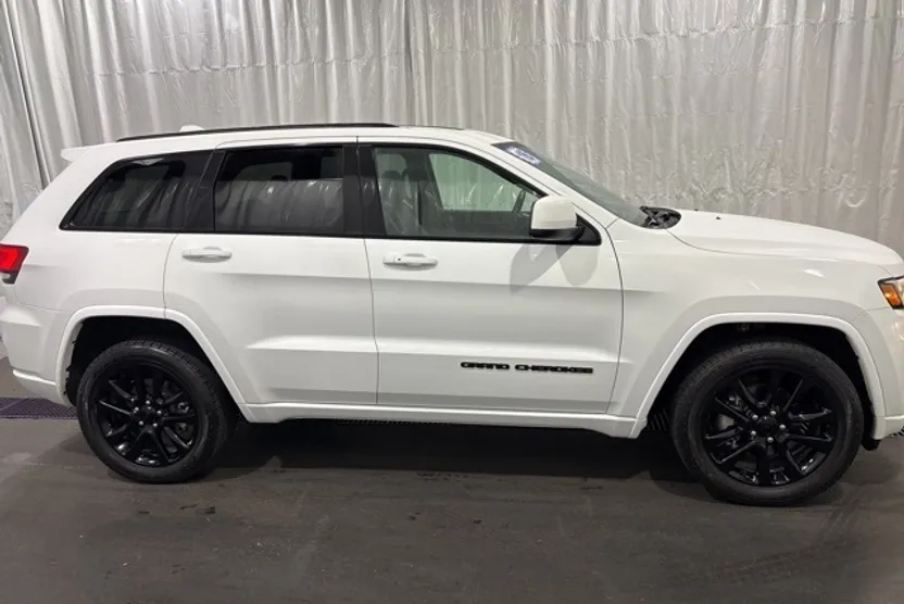 2018 Jeep Grand Cherokee Altitude photo 1